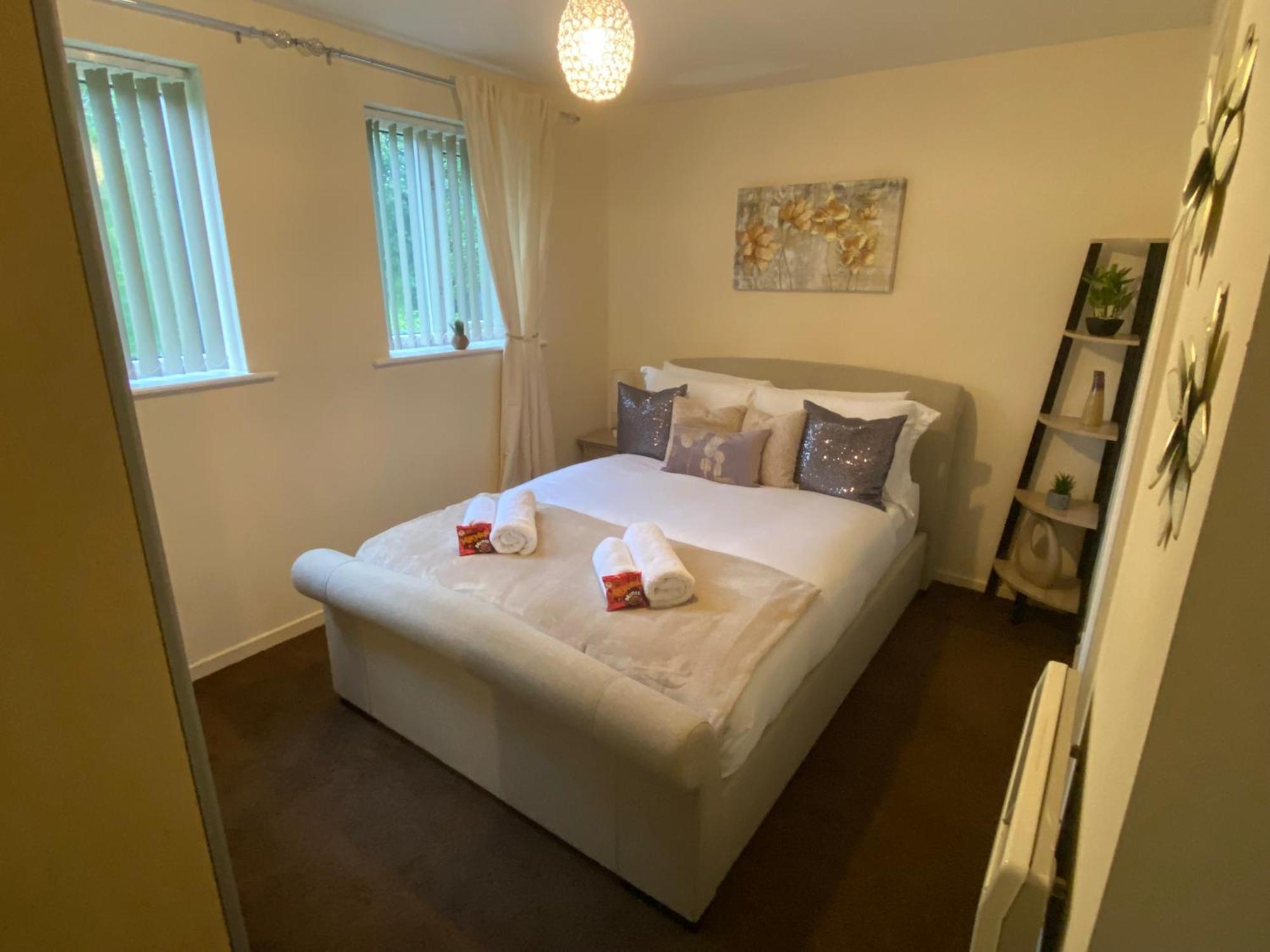 Lovely 2 Dbl Bed Apartment Near Heaton Park And North Manchester Hospital With Parking Экстерьер фото