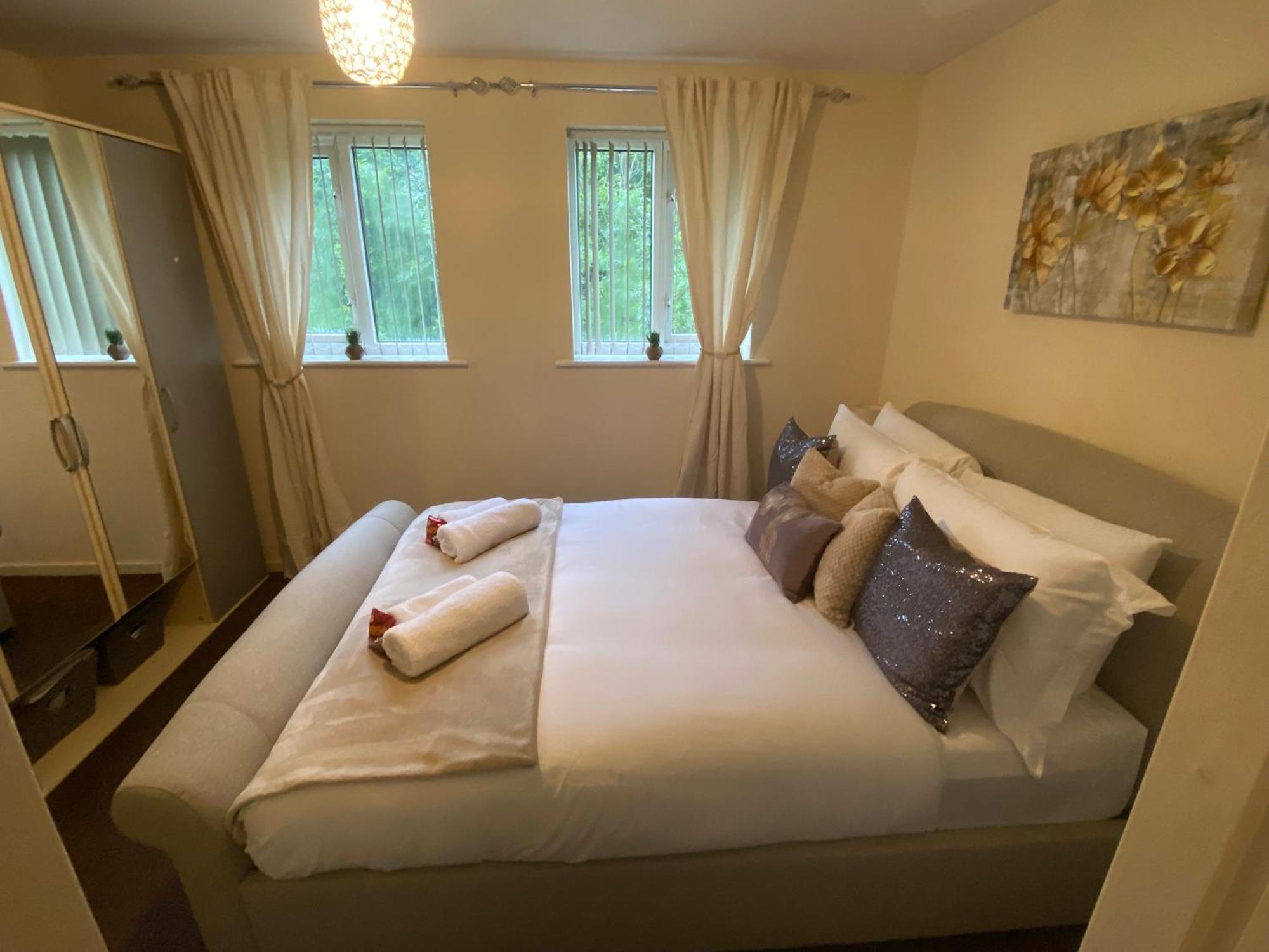 Lovely 2 Dbl Bed Apartment Near Heaton Park And North Manchester Hospital With Parking Экстерьер фото