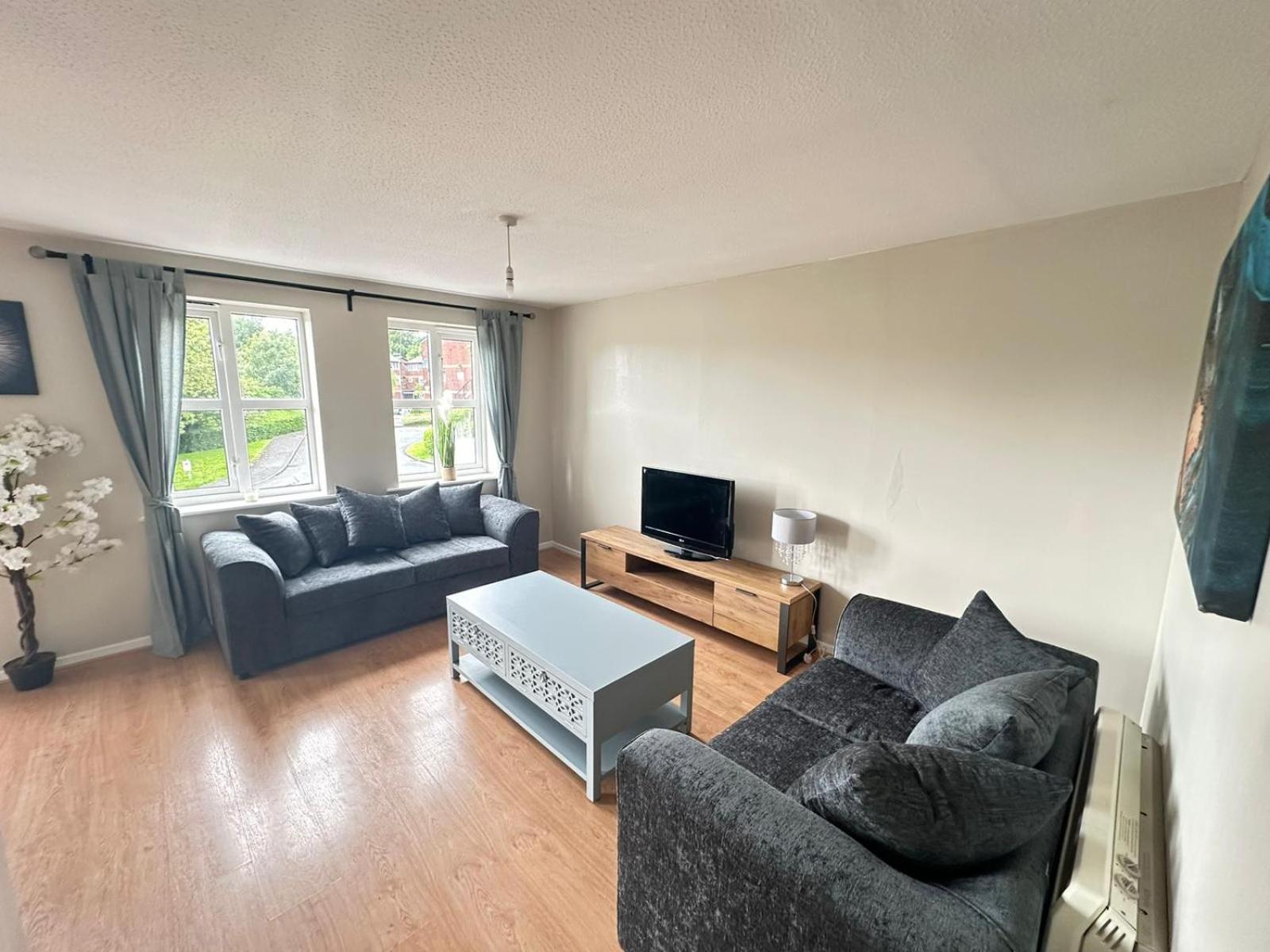 Lovely 2 Dbl Bed Apartment Near Heaton Park And North Manchester Hospital With Parking Экстерьер фото