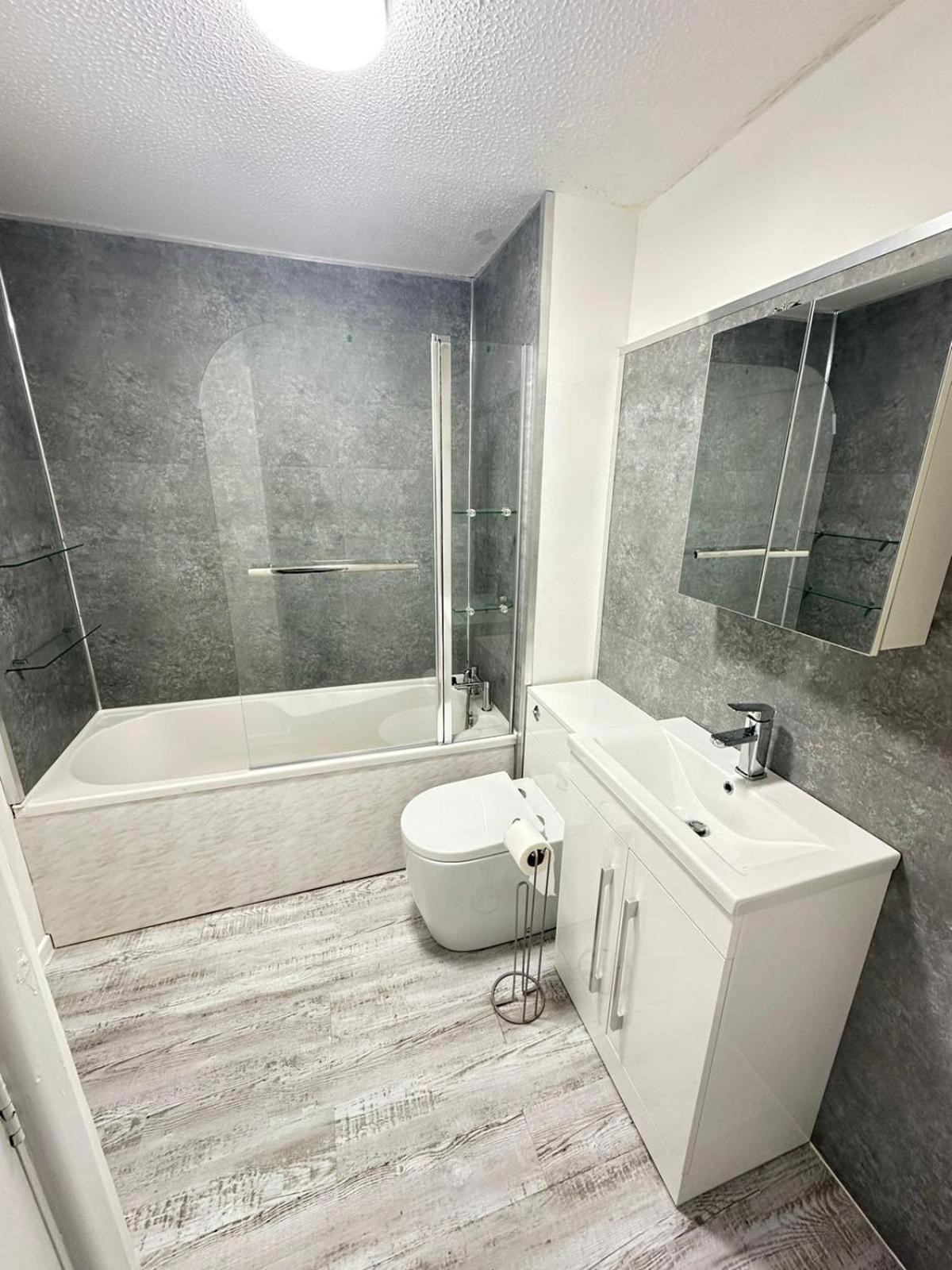 Lovely 2 Dbl Bed Apartment Near Heaton Park And North Manchester Hospital With Parking Экстерьер фото